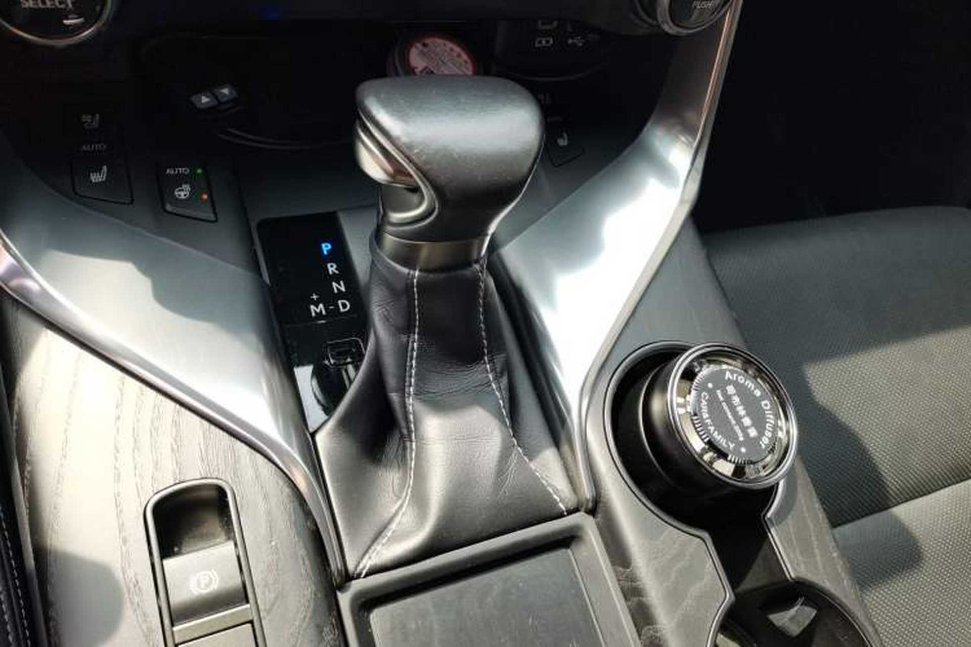Used Lexus LX 2023 LX600 7-Seater Premium U.S. Specification Gear Lever