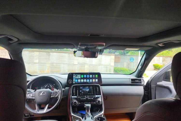 Used Lexus LX  Headliner