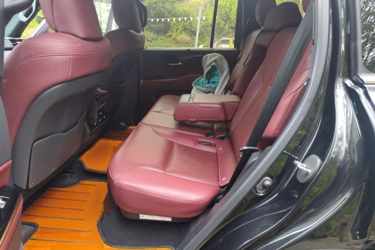 Used Lexus LX  Left Rear Seat