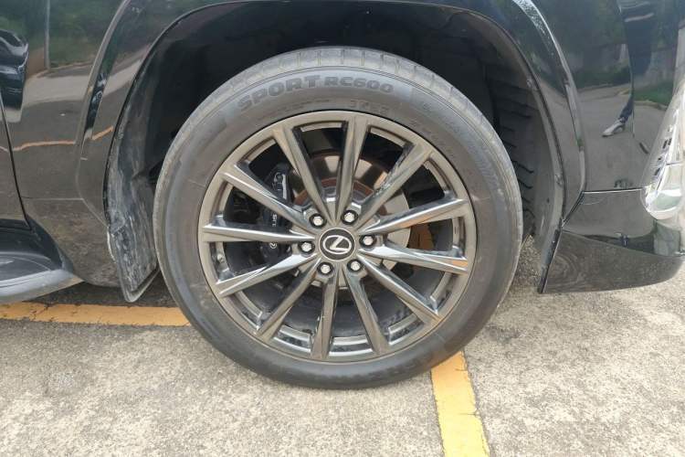 Used Lexus LX  Right Front Wheel Hub