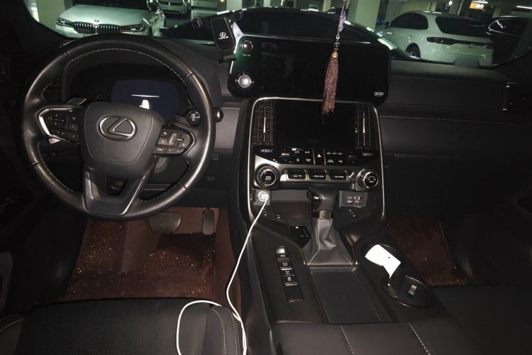 Used Lexus LX 2023 LX600 7-Seater Premium U.S. Specification Center Console