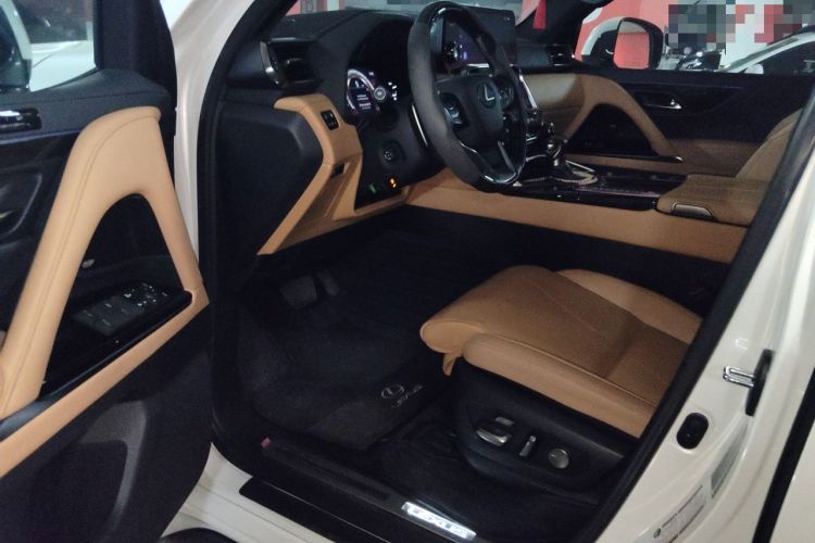 Used Lexus LX 2023 LX600 Luxury – U.S. Specification Driver Seat