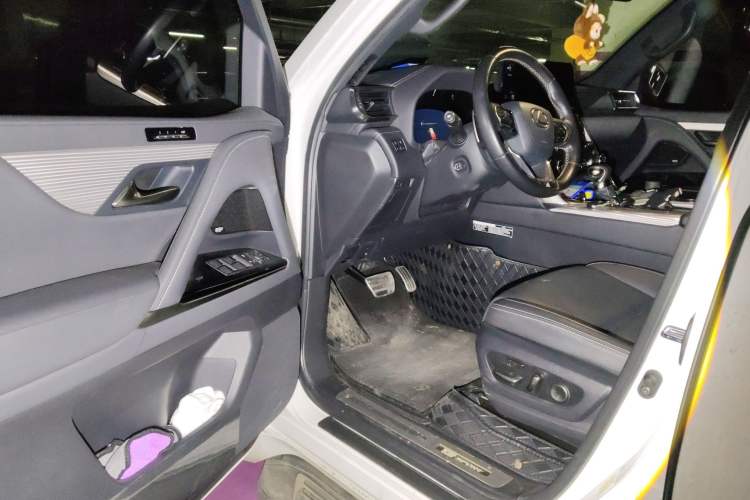 Used Lexus LX 2023 LX600 7-Seater F-Sport Sporty – U.S. Specification Driver Seat