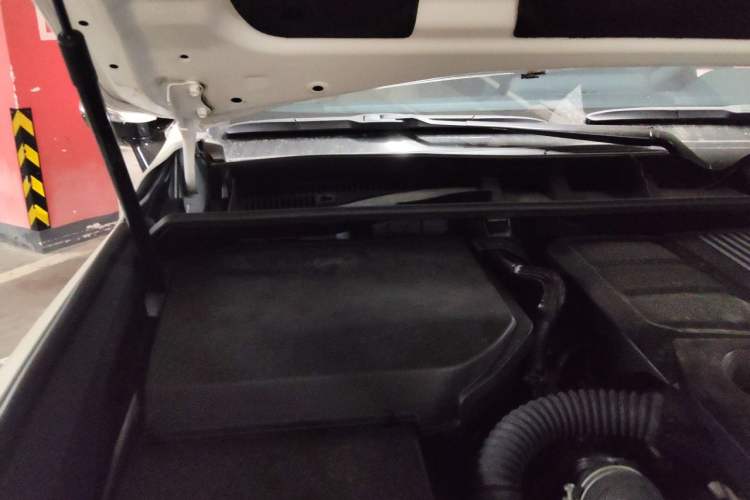 Used Lexus LX 2023 LX600 Luxury – U.S. Specification Engine Bay Right
