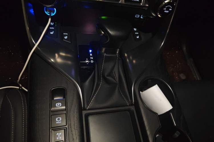 Used Lexus LX 2023 LX600 7-Seater Premium U.S. Specification Gear Lever