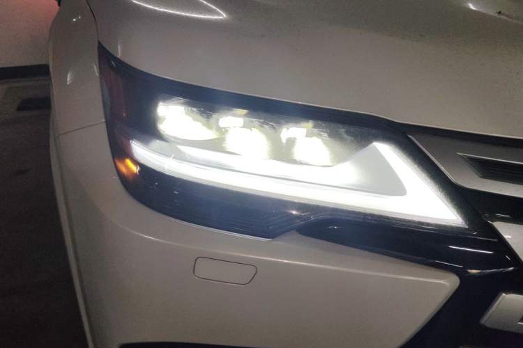 Used Lexus LX 2023 LX600 Luxury – U.S. Specification Right Front Headlight