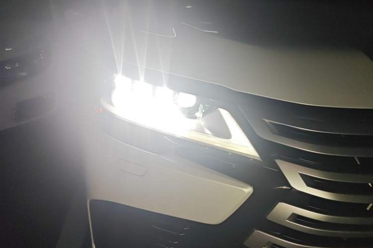 Used Lexus LX 2023 LX600 7-Seater Premium U.S. Specification Right Front Headlight
