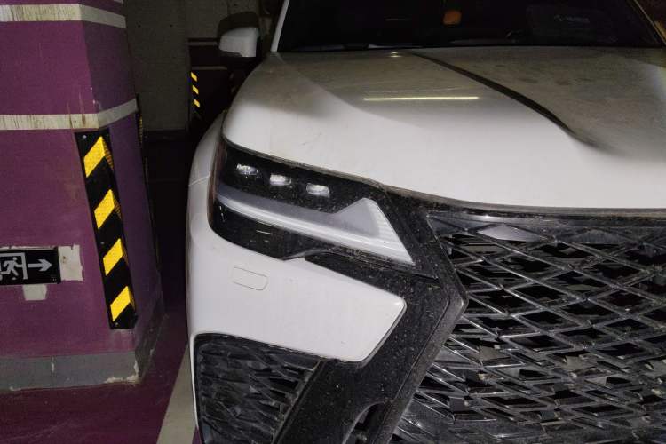 Used Lexus LX 2023 LX600 7-Seater F-Sport Sporty – U.S. Specification Right Front Headlight