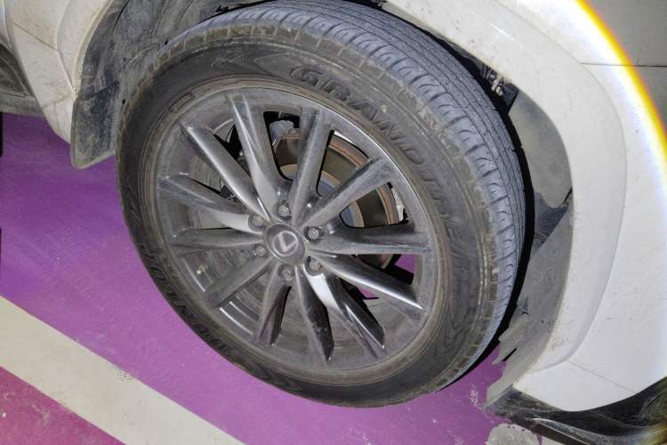 Used Lexus LX 2023 LX600 7-Seater F-Sport Sporty – U.S. Specification Right Front Wheel Hub