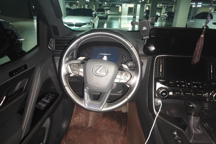 Used Lexus LX 2023 LX600 7-Seater Premium U.S. Specification Steering Wheel
