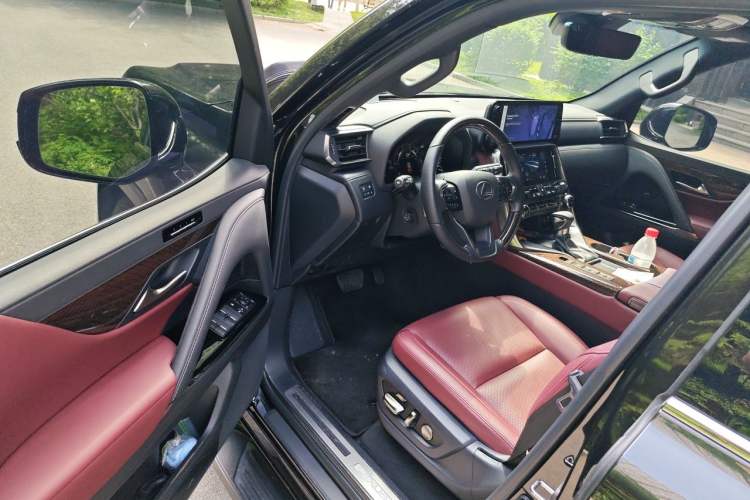 Used Lexus LX  Driver Seat