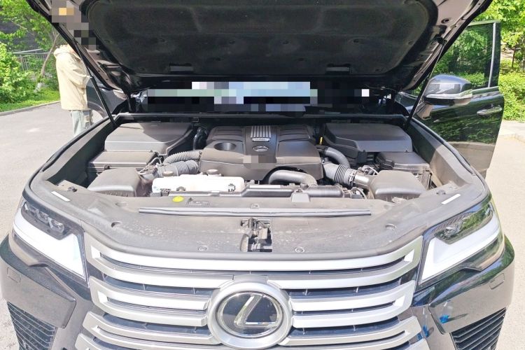Used Lexus LX  Engine Bay
