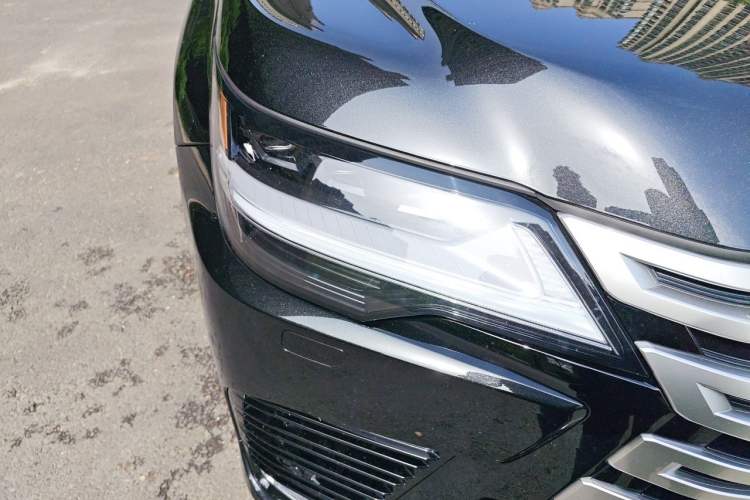 Used Lexus LX  Right Front Headlight