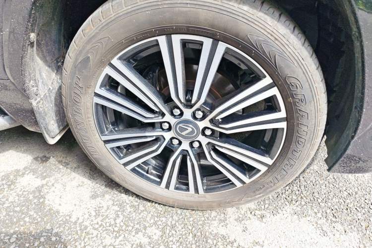 Used Lexus LX  Right Front Wheel Hub