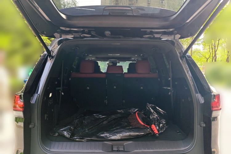 Used Lexus LX  Trunk