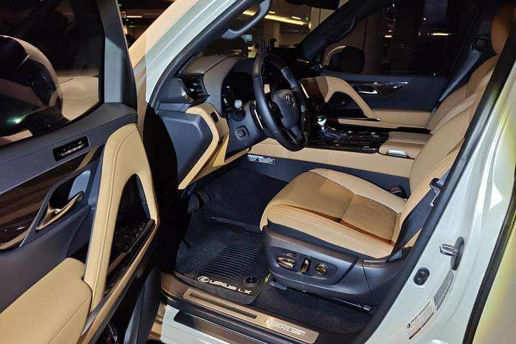 Used Lexus LX  Driver Seat