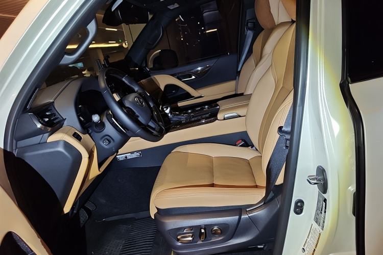 Used Lexus LX  Left Front Seat