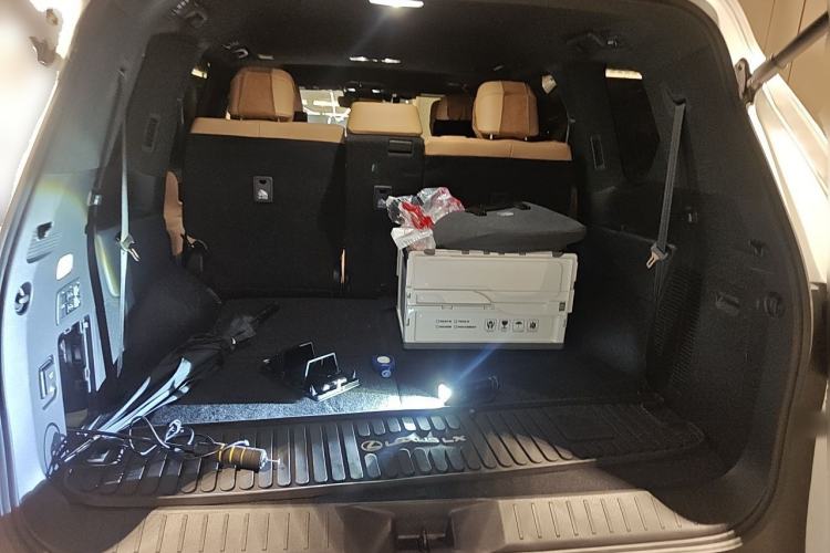Used Lexus LX  Trunk