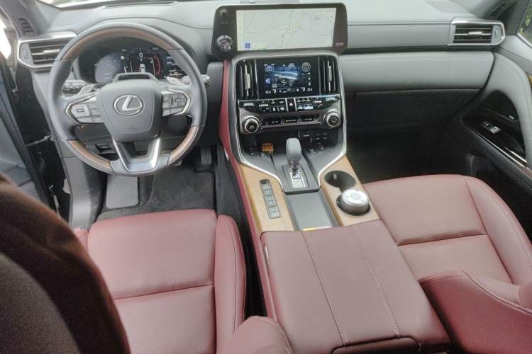 Used Lexus LX 2025 700h Lingjie Edition Center Console