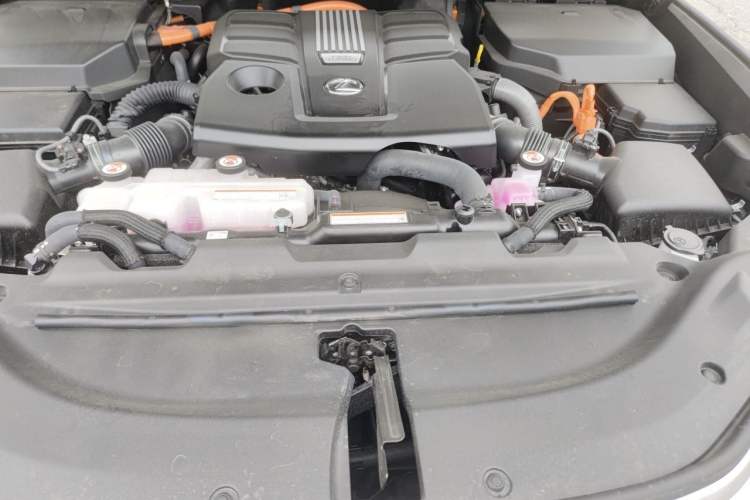 Used Lexus LX 2025 700h Lingjie Edition Engine Bay