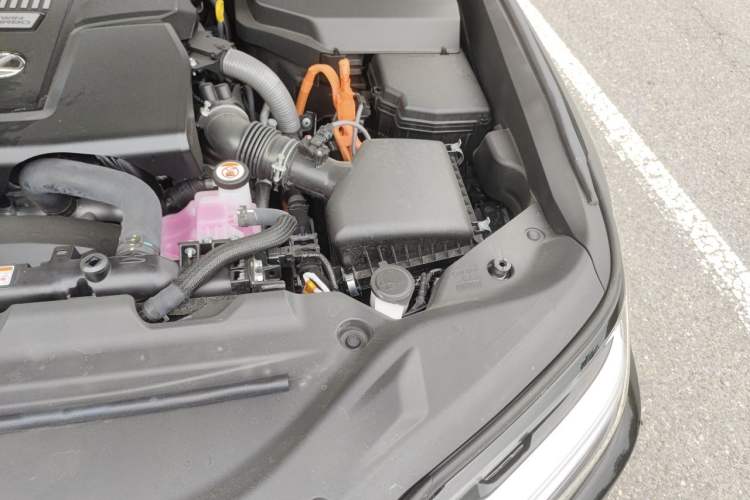 Used Lexus LX 2025 700h Lingjie Edition Engine Bay Left