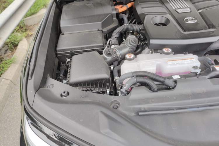 Used Lexus LX 2025 700h Lingjie Edition Engine Bay Right