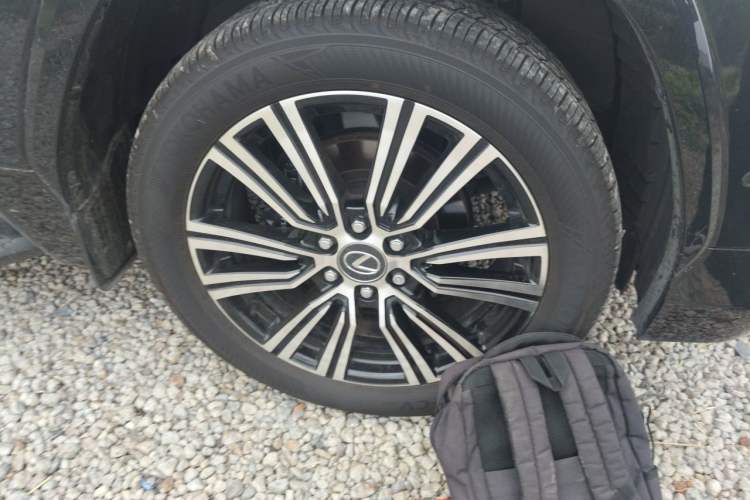 Used Lexus LX 2025 700h Lingjie Edition Right Front Wheel Hub