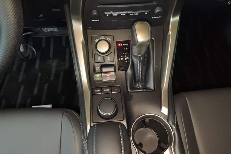 Used Lexus NX 2015 200 Front-Wheel Drive X-Trail SE Edition Gear Lever