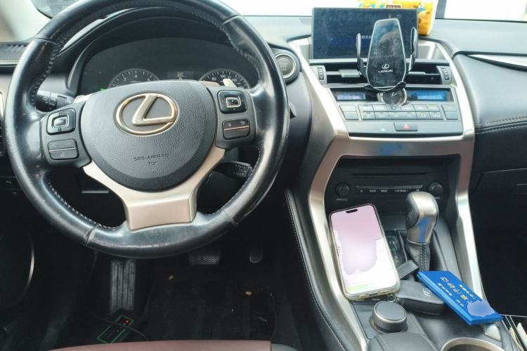 Used Lexus NX 2015 200T All-Wheel-Drive Fēngshàng Edition Center Console