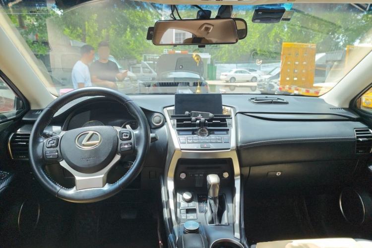 Used Lexus NX 2015 200T All-Wheel-Drive Fēngshàng Edition Center Console