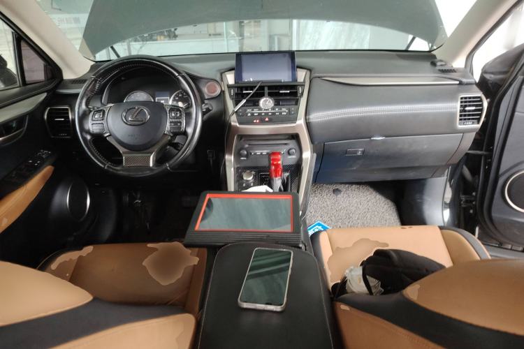 Used Lexus NX 2015 200T All-Wheel-Drive Fēngshàng Edition Center Console