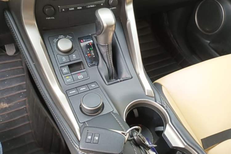 Used Lexus NX 2015 200T All-Wheel-Drive Fēngshàng Edition Gear Lever