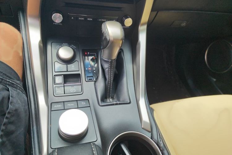 Used Lexus NX 2015 200T All-Wheel-Drive Fēngshàng Edition Gear Lever