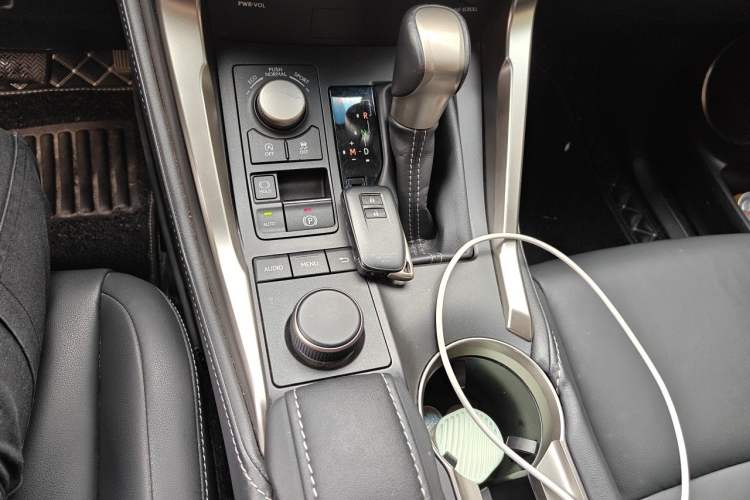 Used Lexus NX 2015 200T All-Wheel-Drive Fēngshàng Edition Gear Lever
