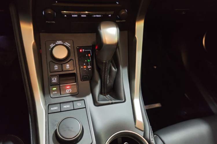 Used Lexus NX 2015 200T All-Wheel-Drive Fēngshàng Edition Gear Lever