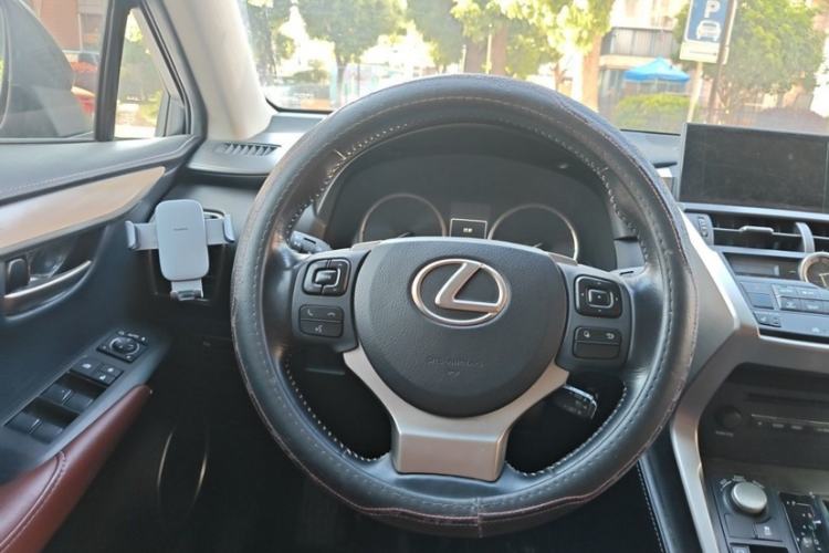 Used Lexus NX 2015 300h Front-Drive Fēngshàng Edition Interior 1
