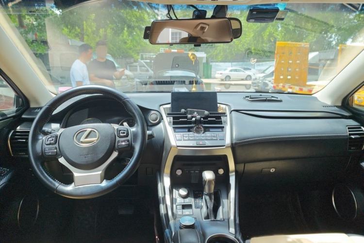 Used Lexus NX 2015 200T All-Wheel-Drive Fēngshàng Edition Interior 2