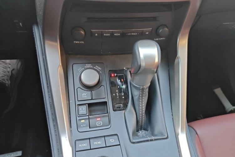 Used Lexus NX 2015 300h Front-Drive Fēngshàng Edition Interior 3