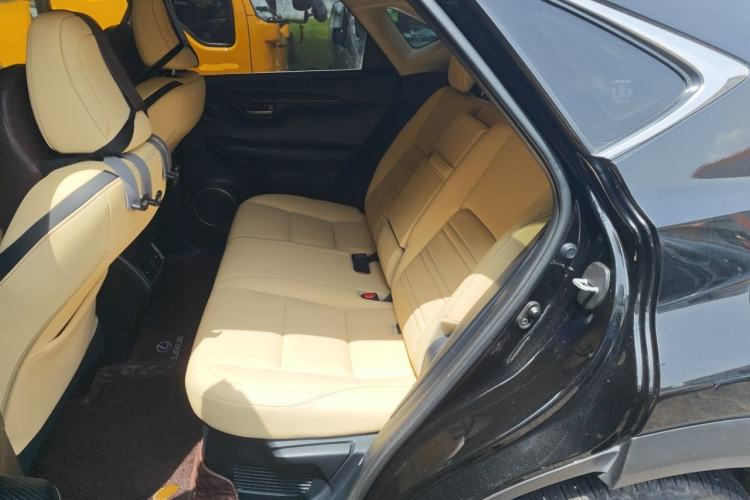 Used Lexus NX 2015 200T All-Wheel-Drive Fēngshàng Edition Interior 4