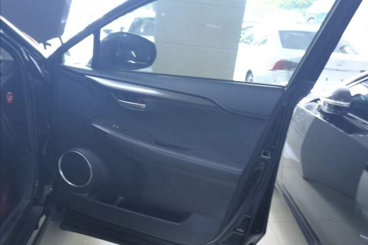 Used Lexus NX 2015 300h Front-Drive Fēngshàng Edition Interior 5