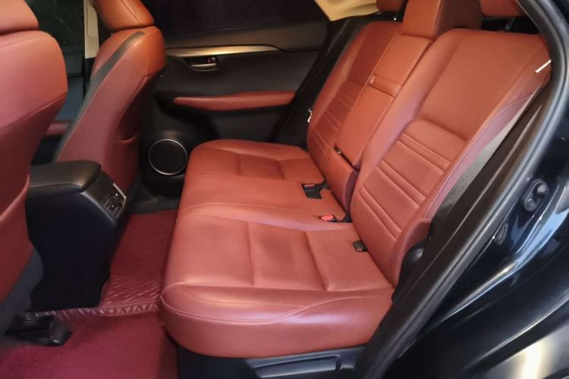 Used Lexus NX 2015 200T All-Wheel-Drive Fēngshàng Edition Left Rear Seat