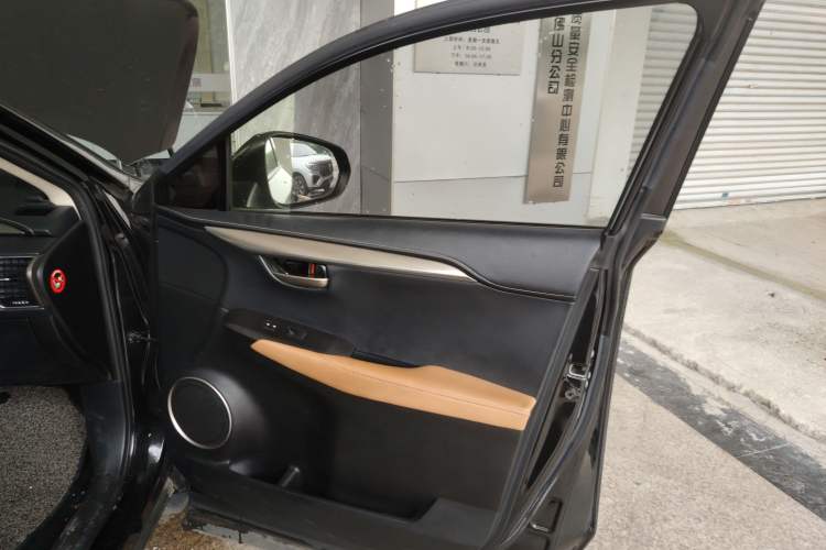 Used Lexus NX 2015 200T All-Wheel-Drive Fēngshàng Edition Right Front Door Interior