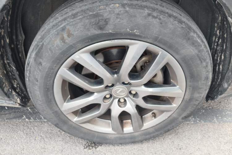 Used Lexus NX 2015 200T All-Wheel-Drive Fēngshàng Edition Right Front Wheel Hub