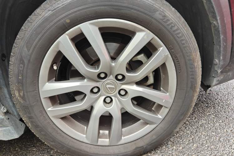 Used Lexus NX 2015 200T All-Wheel-Drive Fēngshàng Edition Right Front Wheel Hub