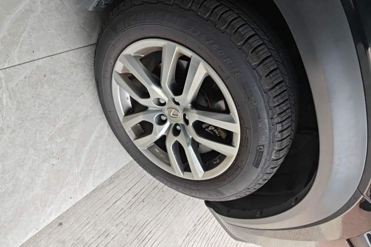 Used Lexus NX 2015 200T All-Wheel-Drive Fēngshàng Edition Right Front Wheel Hub