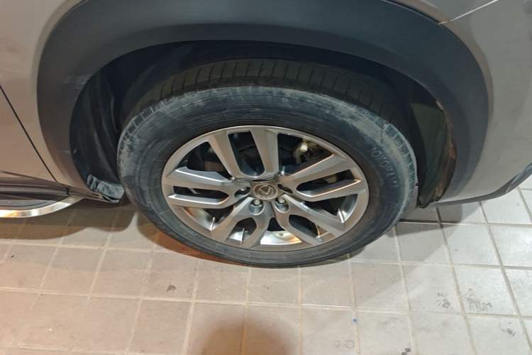 Used Lexus NX 2015 200T All-Wheel-Drive Fēngshàng Edition Right Front Wheel Hub