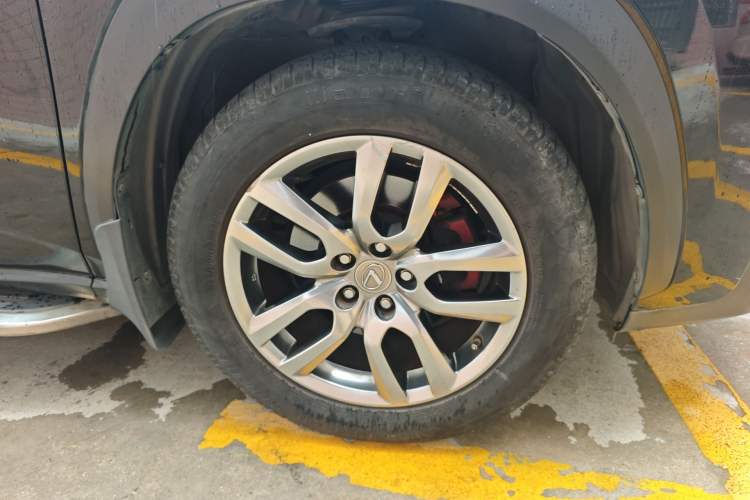 Used Lexus NX 2015 200T All-Wheel-Drive Fēngshàng Edition Right Front Wheel Hub