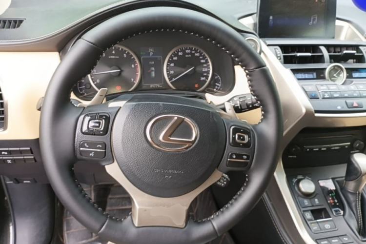 Used Lexus NX 2015 200T All-Wheel-Drive Fēngshàng Edition Steering Wheel