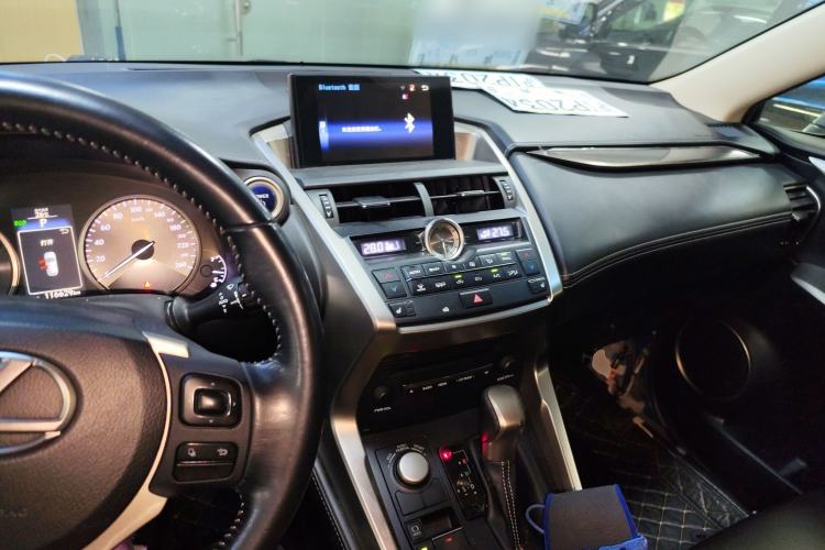 Used Lexus NX 2015 300h Front-Drive Fēngshàng Edition Center Console