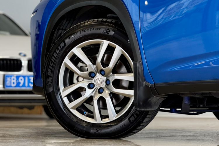 Used Lexus NX 2015 300h All-Wheel-Drive Fēngzhì Edition Exterior 7